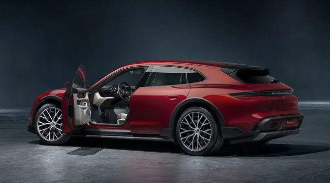 ポルシェのフル電動スポーツカーのタイカンにクロスオーバーSUVモデル